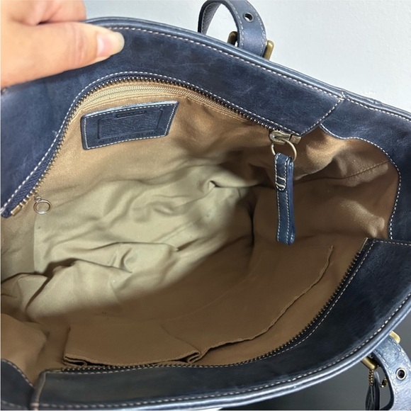 Coach Vintage 2005 Leatherware Tote in Navy Blue Leather – Style 1941 Collection - Picture 9 of 10